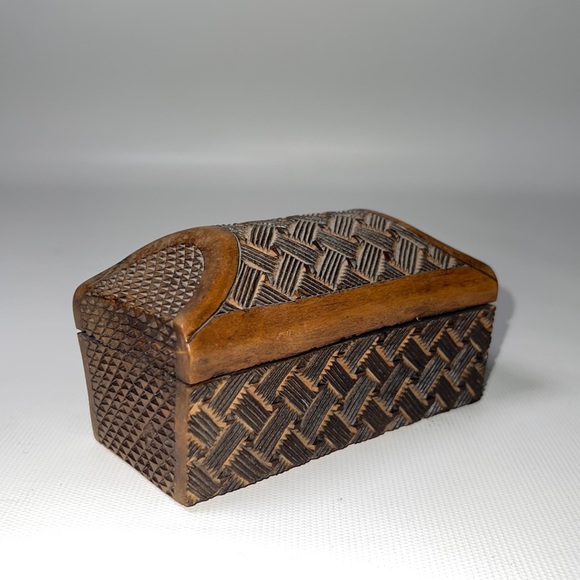 Hand Carved West African Wooden Trinket Box - Picture 1 of 5